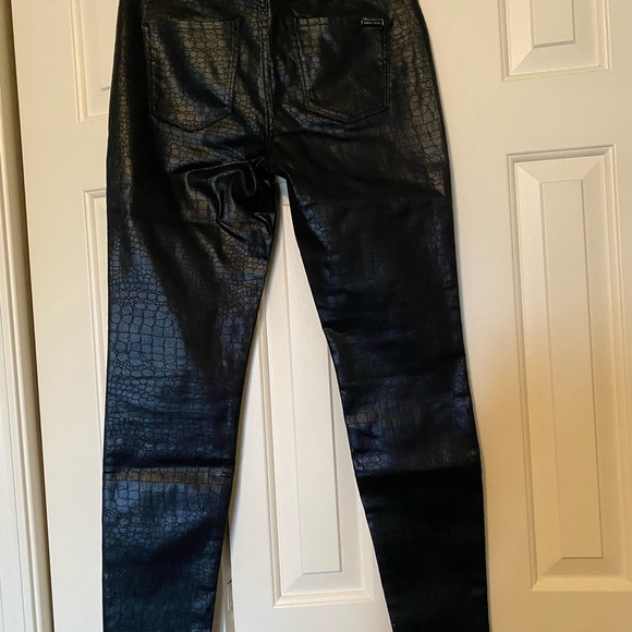 White House Black Market Croc-Embossed Black Skinny Jeans - Picture 2 of 4